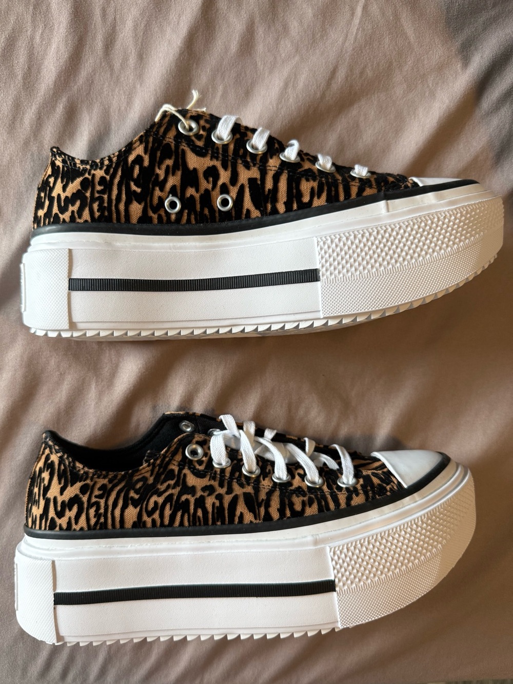 Converse Low Top Platform Sneakers in Leopard Print - Picture 3 of 7